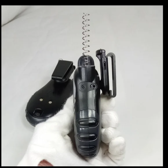 Motorola T5820 Two-Way Radios in Black and Gray - Picture 11 of 15